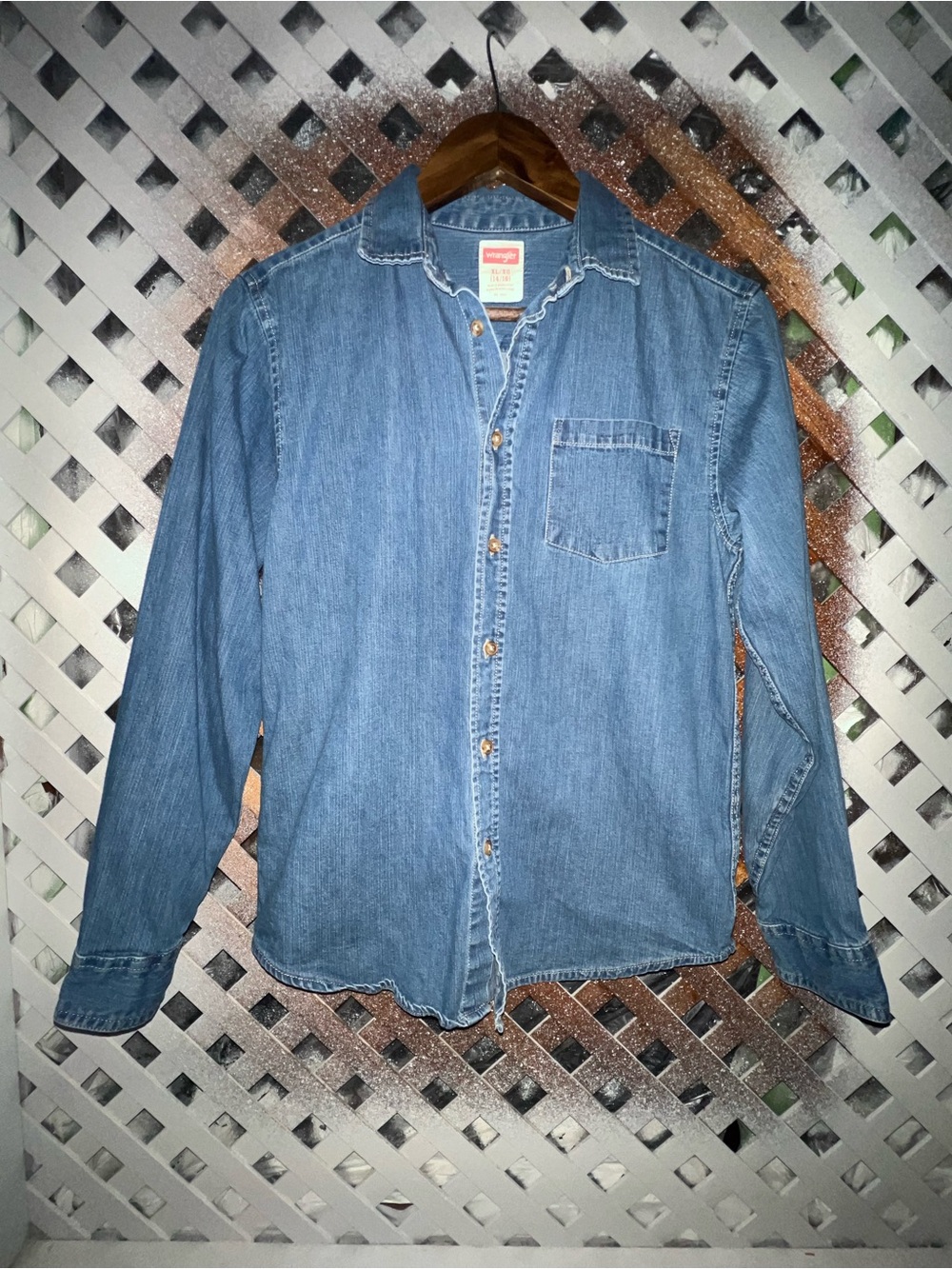 Wrangler Boys Youth Denim Button-Down Shirt in Medium Blue size XL